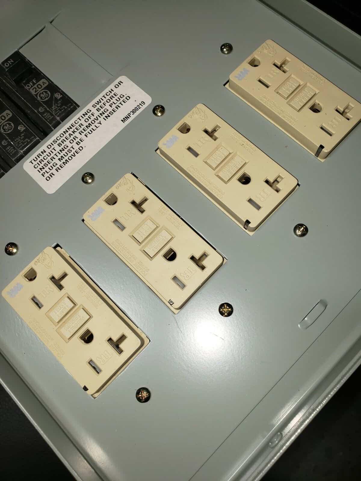 Midwest U014C010 100A Surface Unmetered - 4x 120v, 20A GFCI Outlets - Image 2