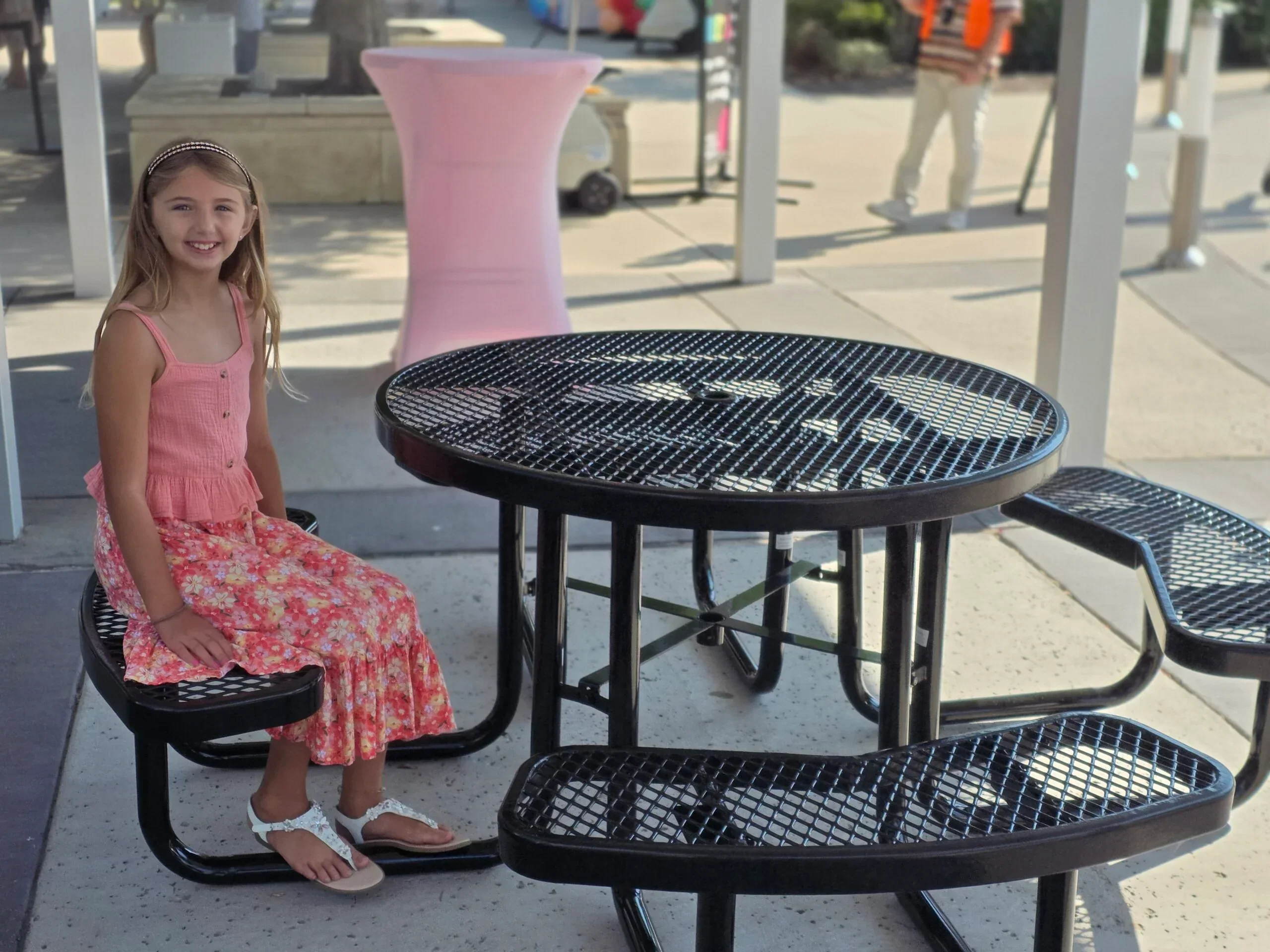 Outdoorsiness Quick Ship Commercial 46in Round Picnic Table – Thermoplastic Expanded Metal, UL Certified - Image 5