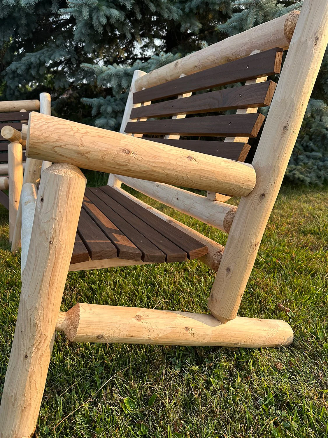 ThermaFusion Cedar Log 5-Foot Loveseat – Northern White Cedar & Red Oak – USA Made - Image 2